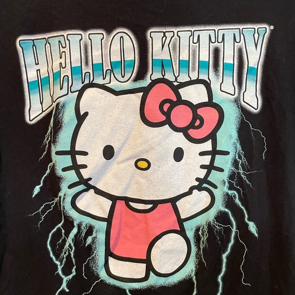 Women’s Hello Kitty graphic tee - Picture 2 of 4